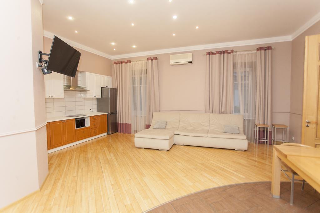 Apartment On Sumskaya No Smoking Kharkiv Bagian luar foto