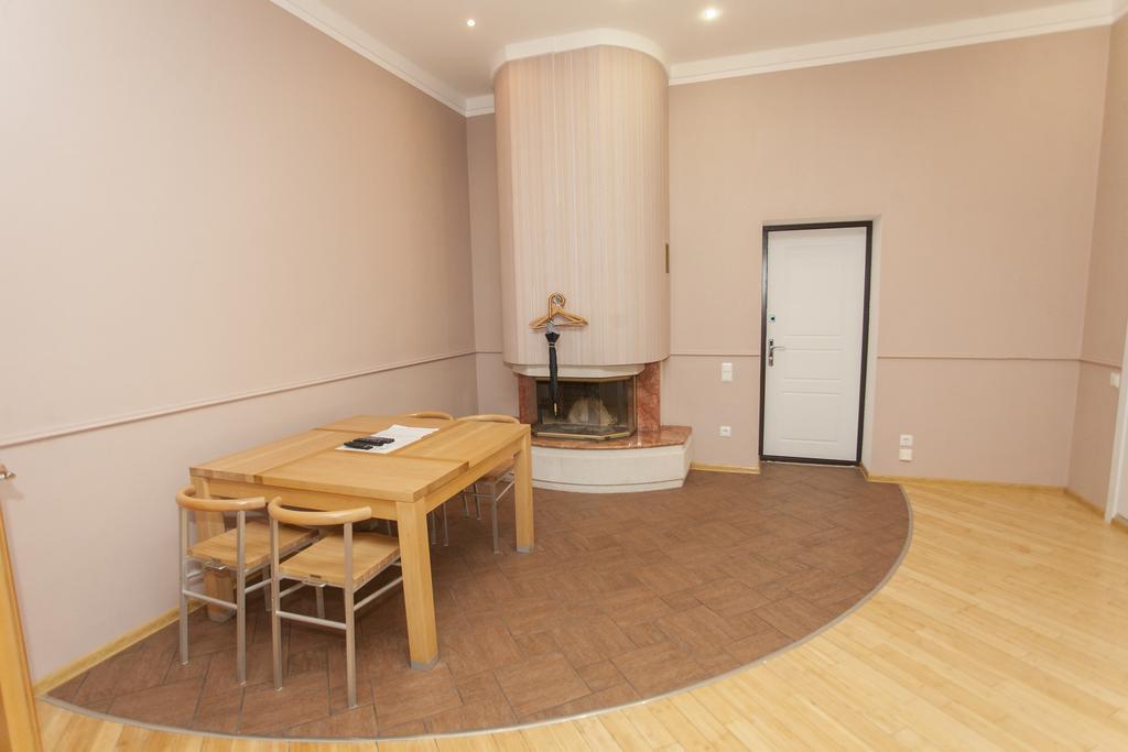Apartment On Sumskaya No Smoking Kharkiv Bagian luar foto