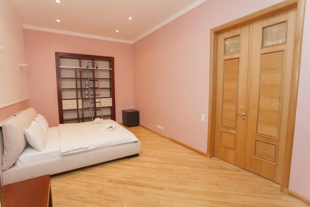Apartment On Sumskaya No Smoking Kharkiv Bagian luar foto